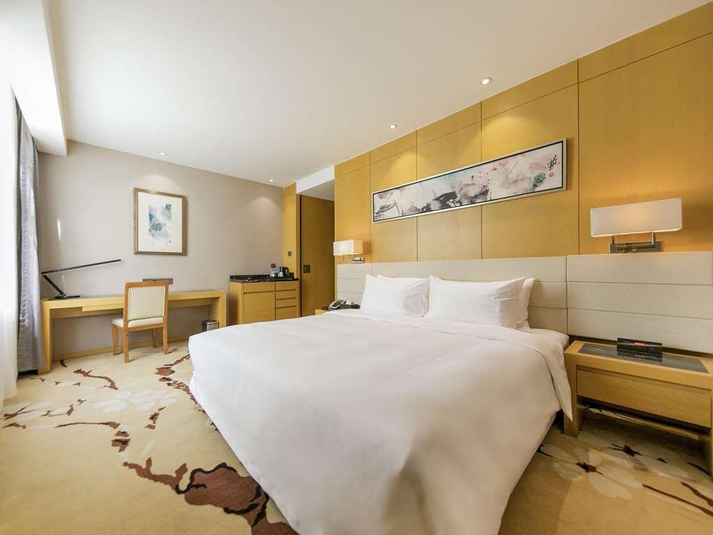 Mercure Beijing Chang An West Hotel Стая снимка